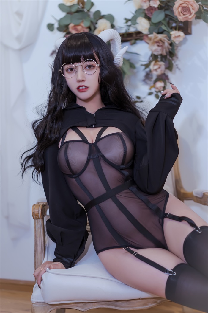 微博妹子@过期米线线喵 魔鬼
