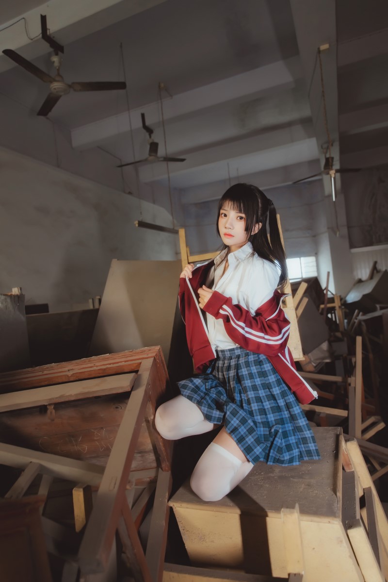 Coser@桜桃喵-废弃教室