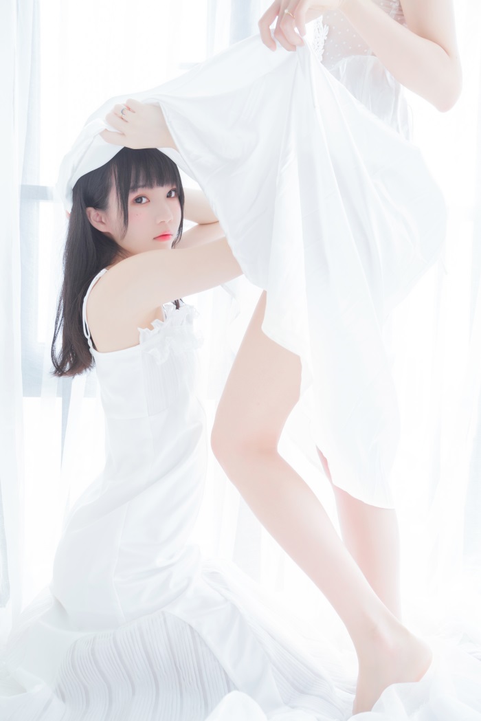 Coser@桜桃喵&木绵绵 – 朝(白裙×白裙)