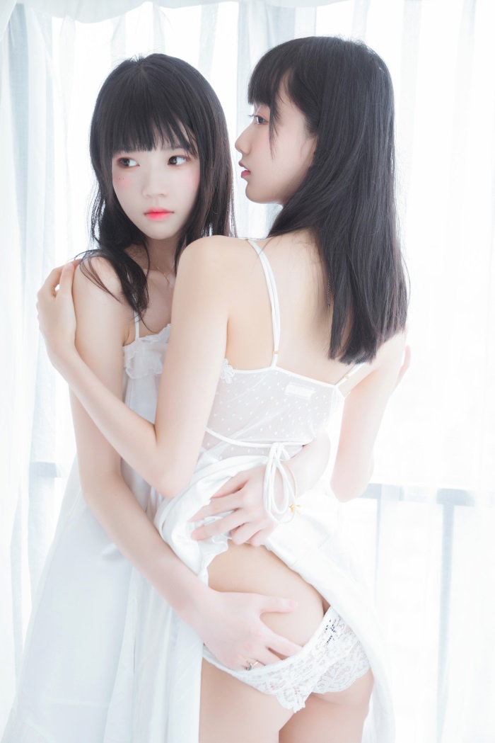 Coser@桜桃喵&木绵绵 – 朝(白裙×白裙)