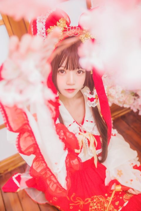 萝利风COS 桜桃喵 – 灵梦／新年快乐