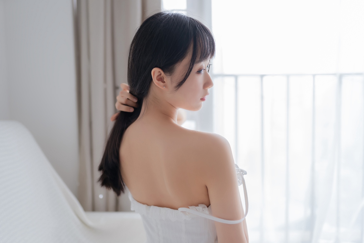 木绵绵OwO 白裙少女