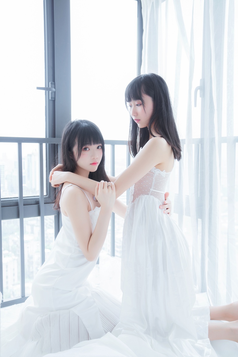 桜桃喵&木绵绵 – 朝(白裙×白裙)