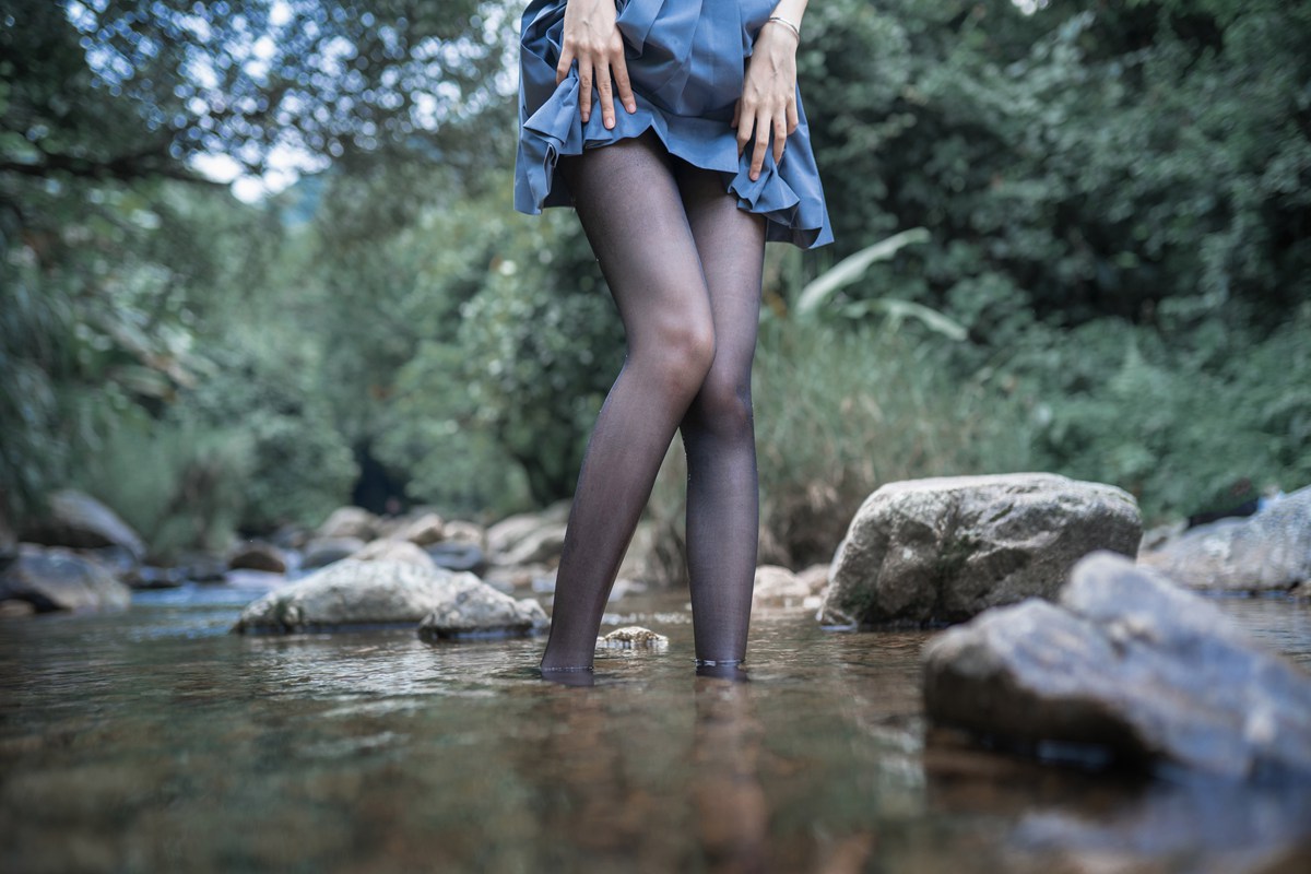 木绵绵 水色溪边制服