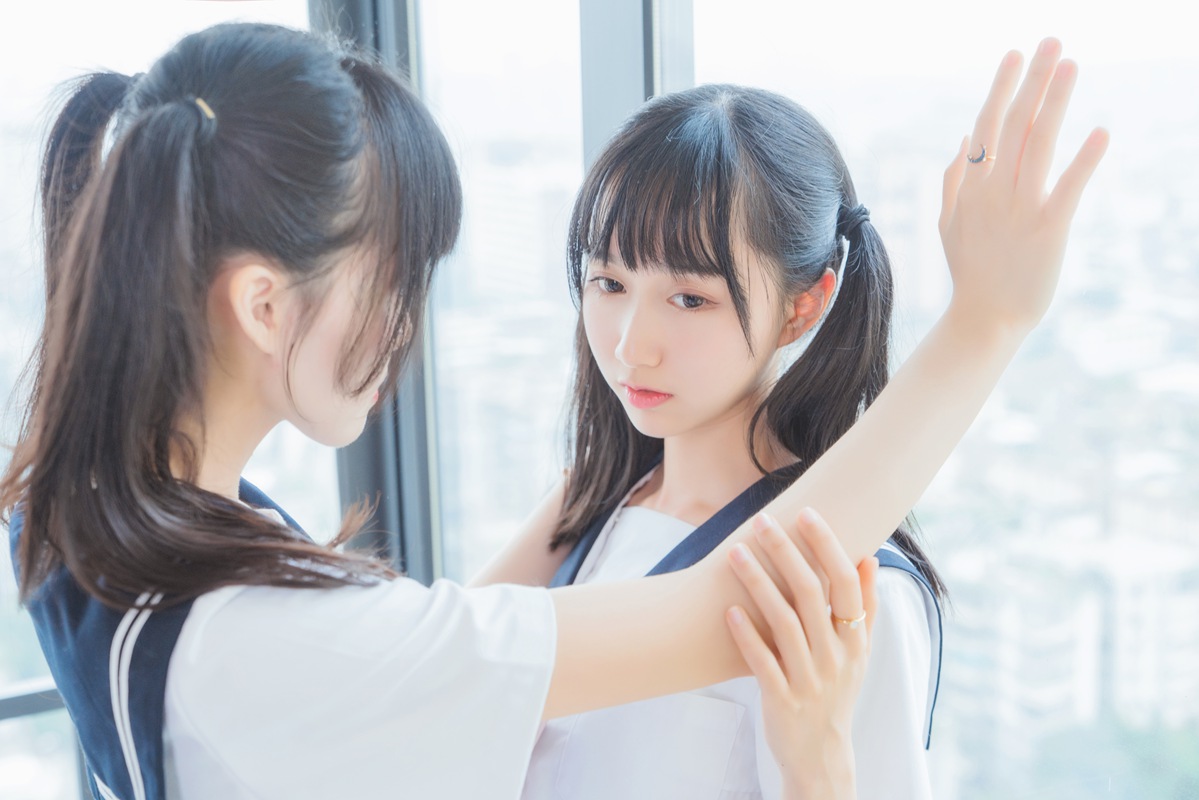 桜桃喵&木绵绵 – 她(制服×制服)