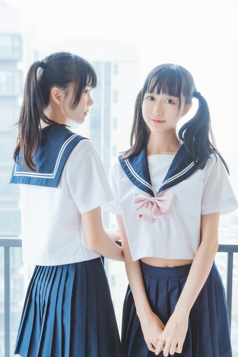 桜桃喵&木绵绵 – 她(制服×制服)