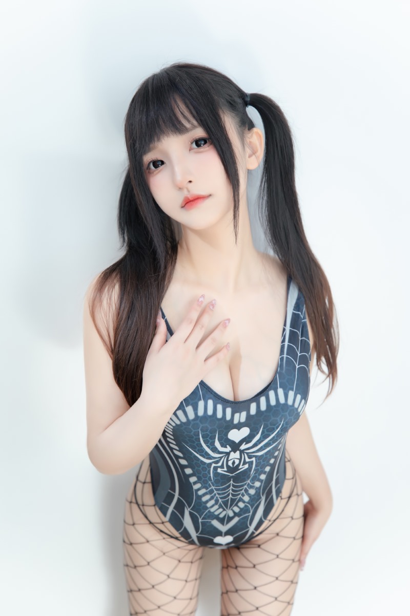 神楽坂真冬写真《蜘蛛女孩》