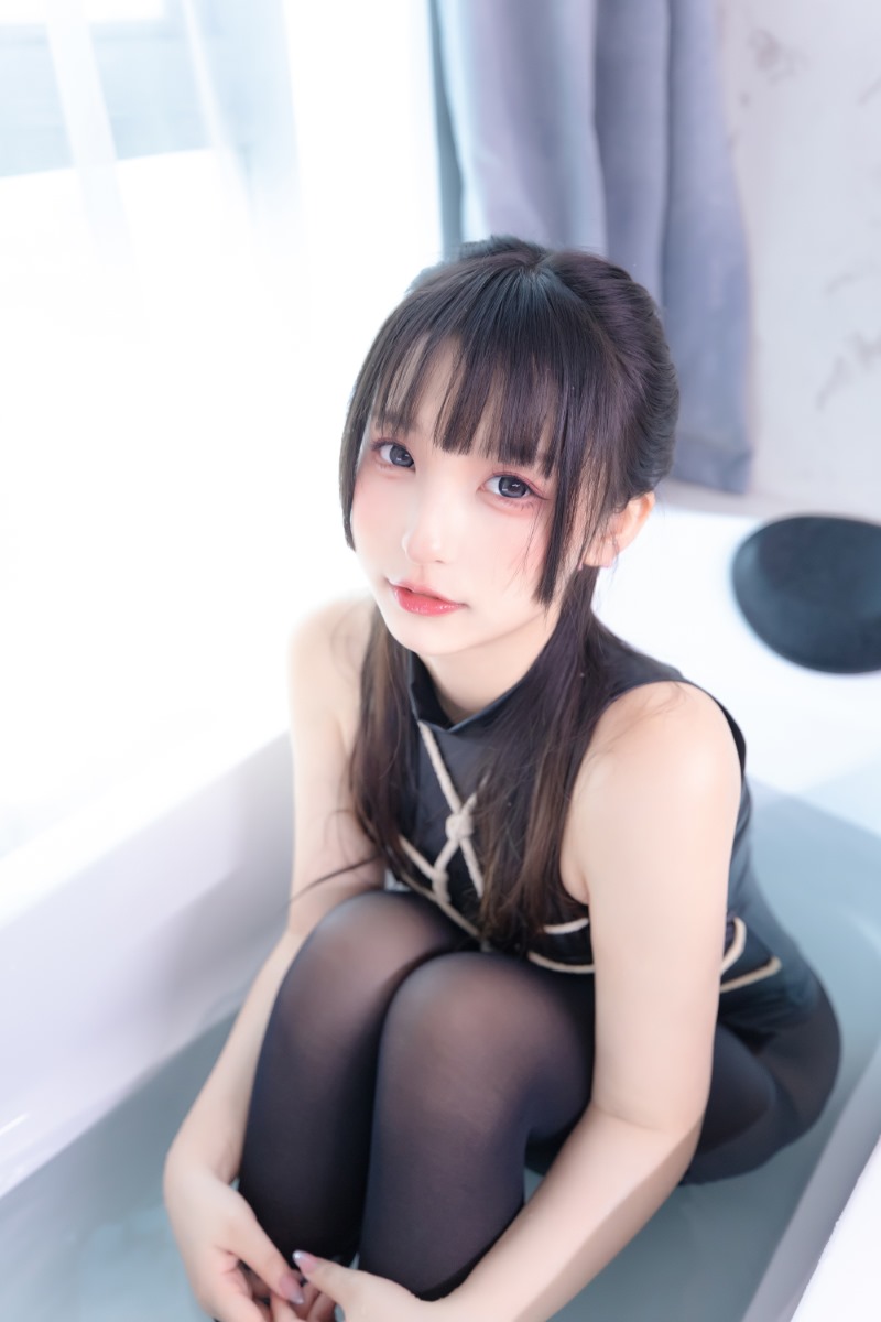 神楽坂真冬写真《夏日戏水》