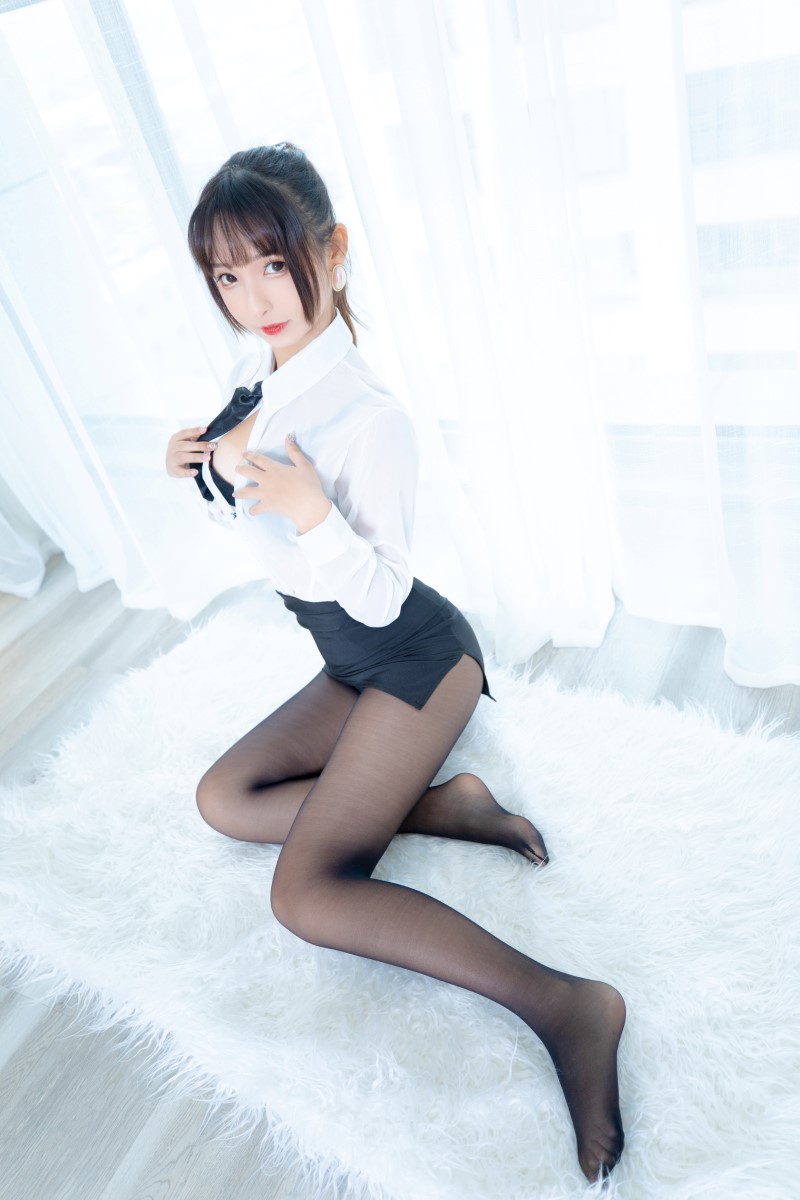 神楽坂真冬写真 ホワイトオフィス
