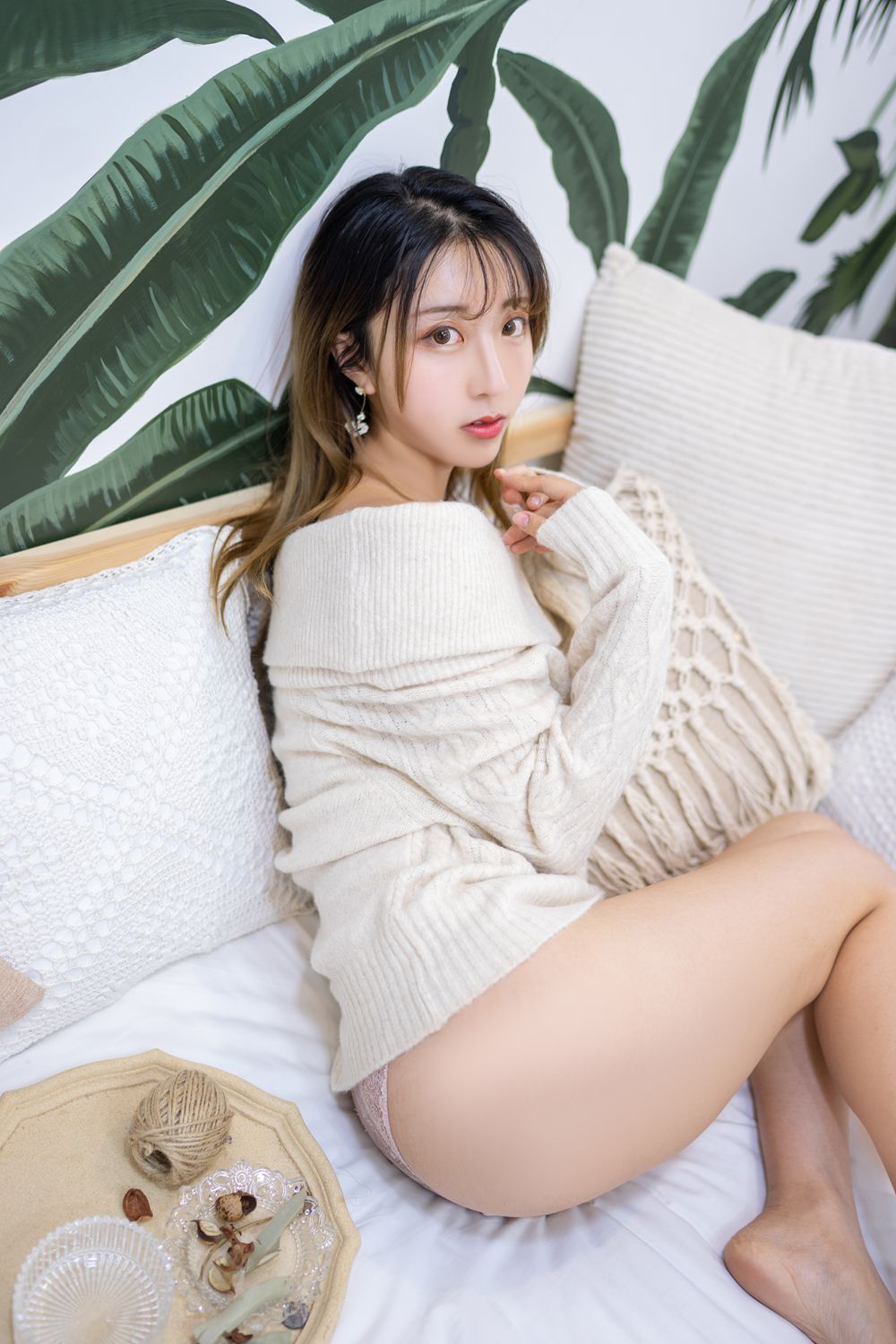 黑川- 年上彼女 白色毛衣
