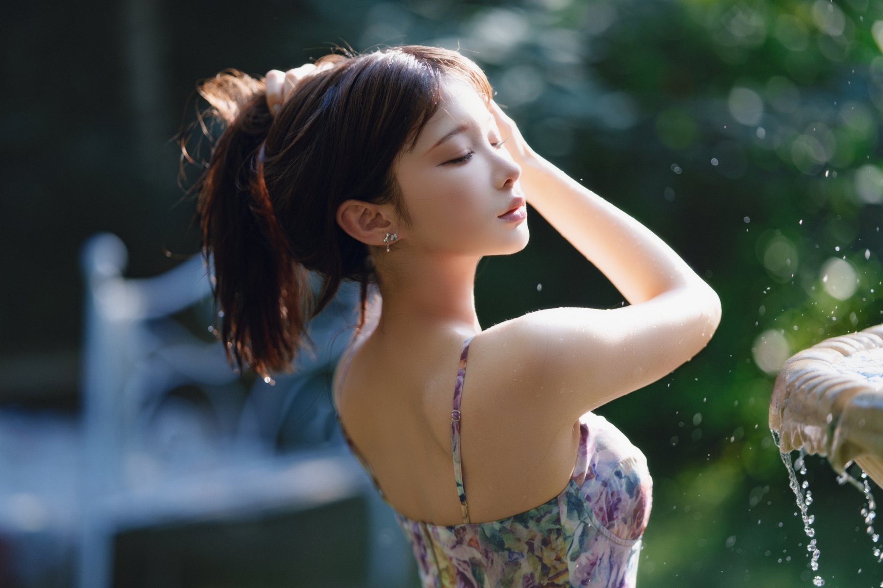 蠢沫沫 水池碎花裙