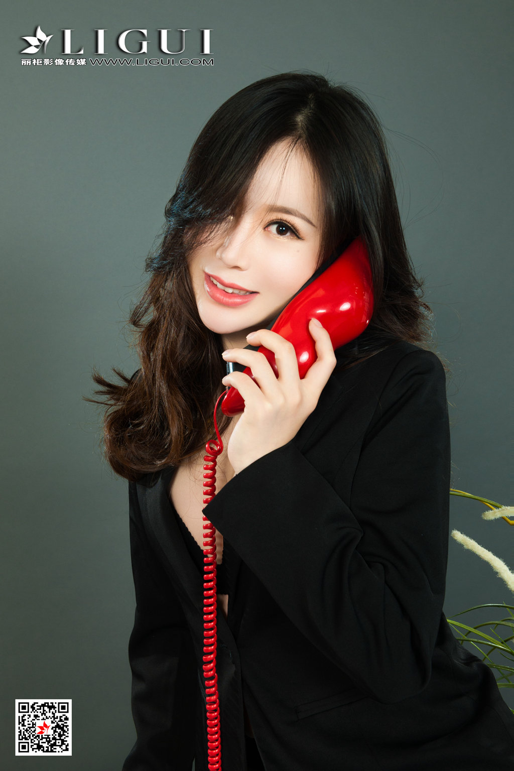 《梦欲女同事》微微