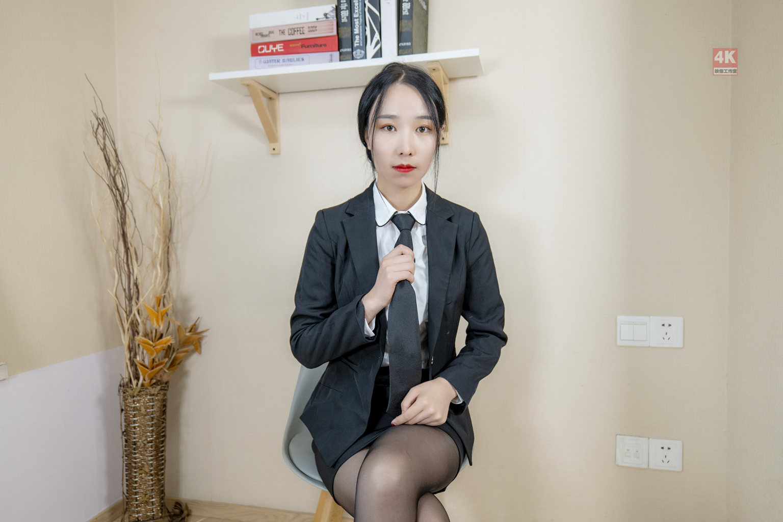 《撩拨人的售楼小姐与她的薄丝袜》枫玥