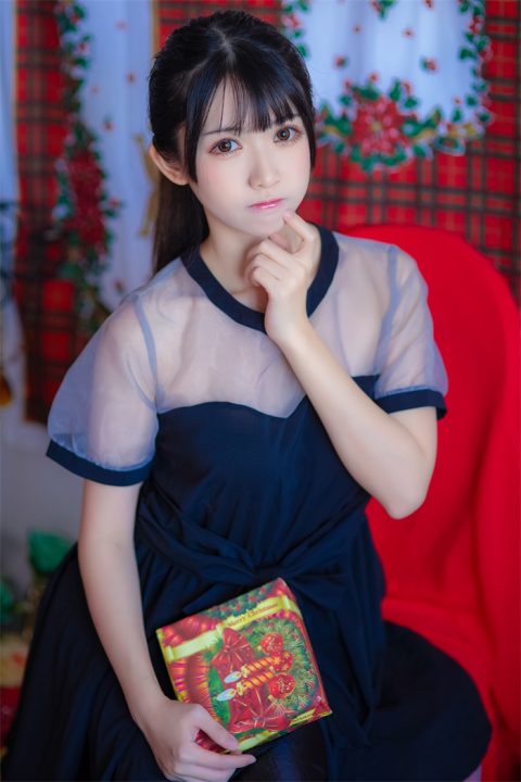 鳗鱼霏儿 – 加藤惠 礼服