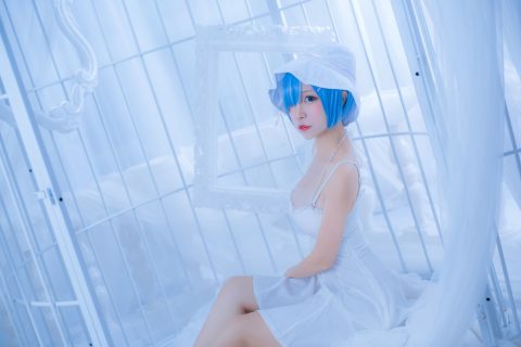 二佐Nisa 雷姆白裙