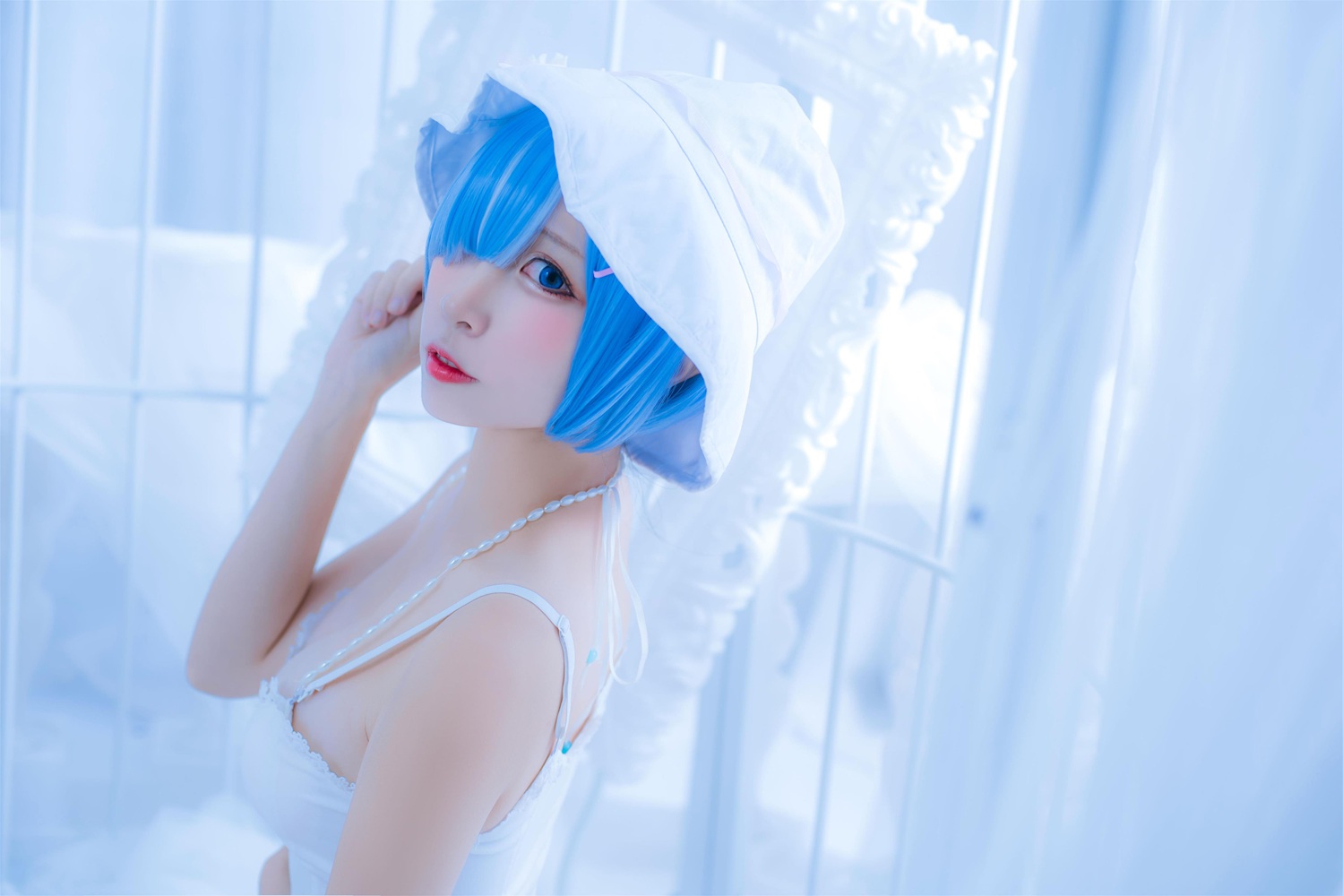 二佐Nisa 雷姆白裙