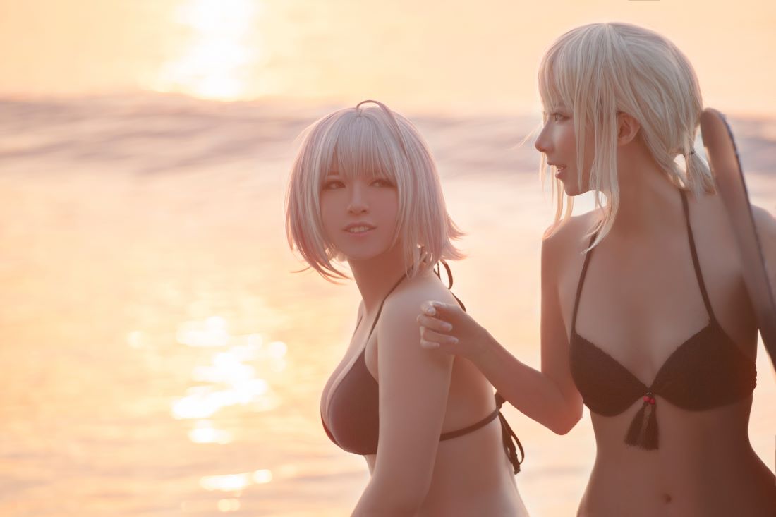 半半子&索索 海边泳装