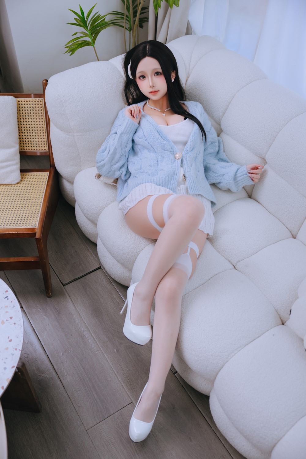 日奈娇 与学姐约会