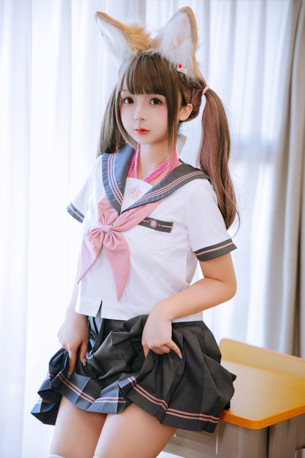 日奈娇 课桌捆绑