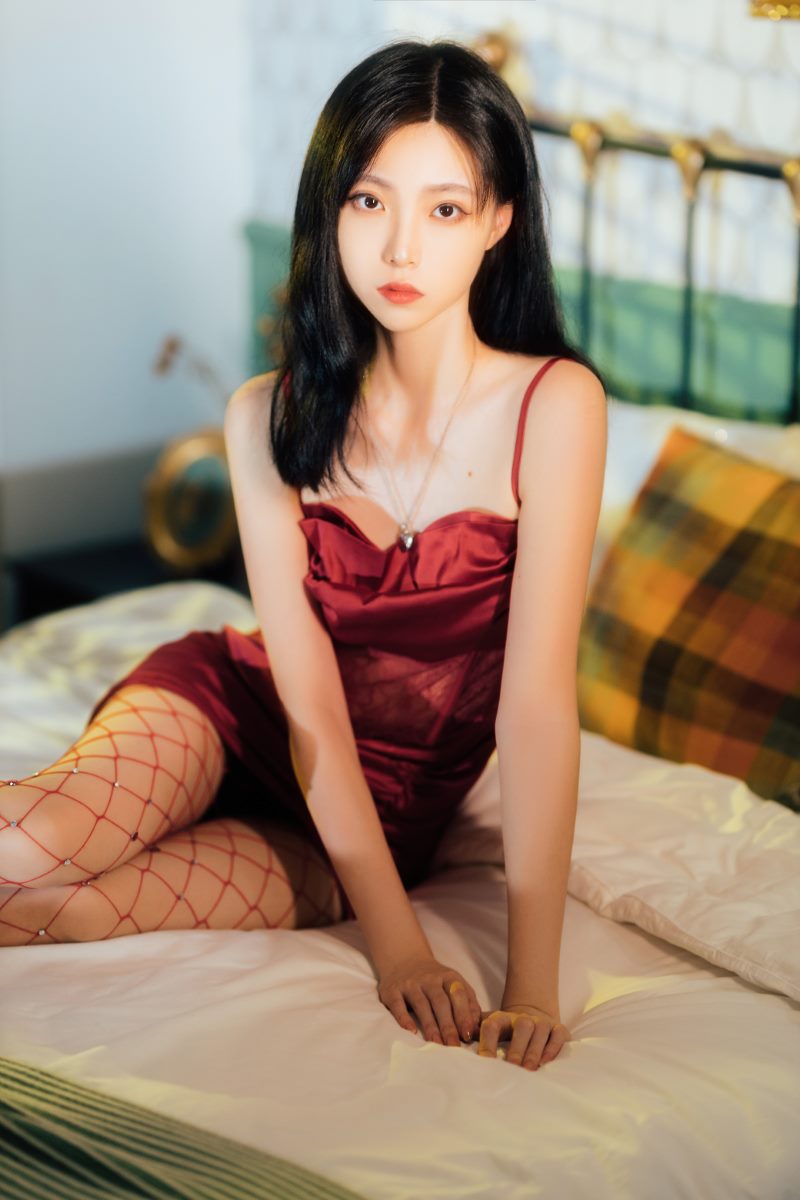 许岚LAN 网袜红裙