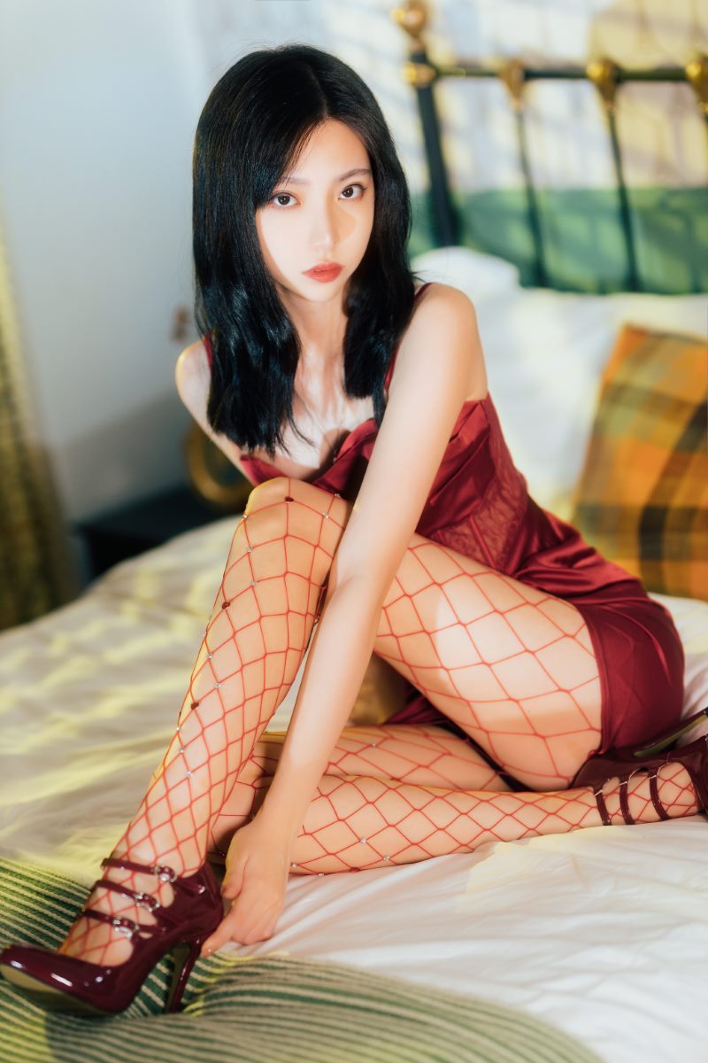 许岚LAN 网袜红裙